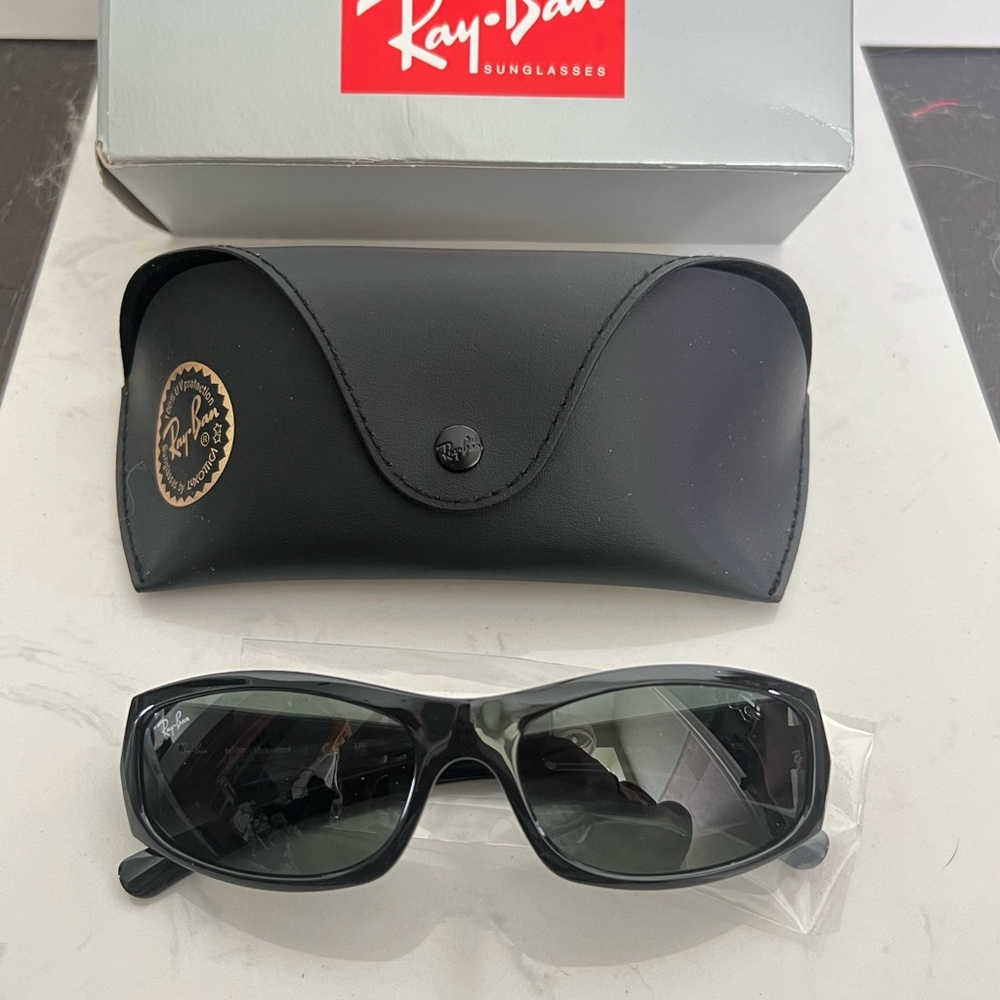 Ray-Ban Classic Black Sunglasses with Case
